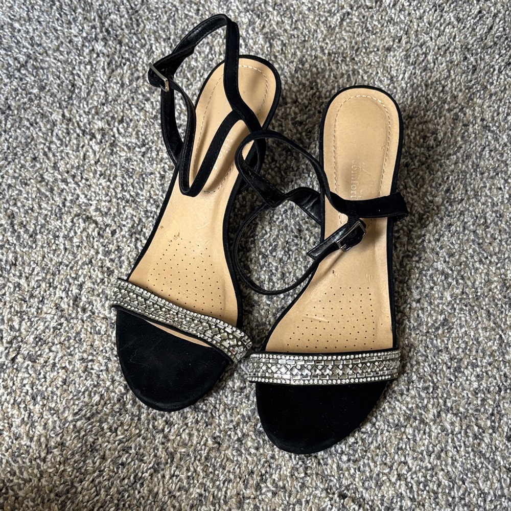 Elegant Black Sandals with Rhinestone Detailing